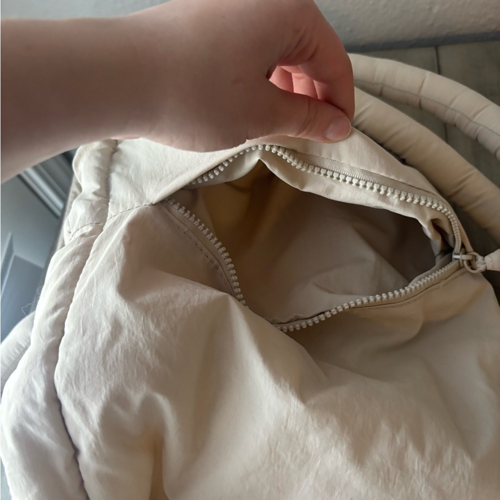 Olend Ona Soft Bag Cream Puffer Tote Bag - Picture 6 of 6